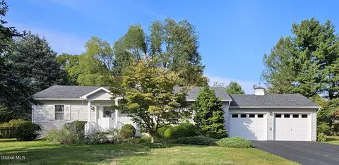 9 Berkshire Dr, Kinderhook, NY 12106