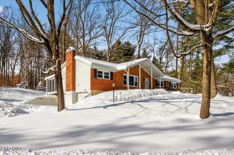 77 Blue Spruce Ln, Ballston Lake, NY 12019