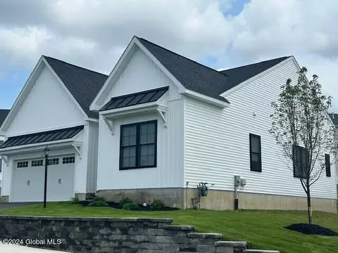 31 Harbor Ln, Cohoes, NY 12047