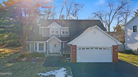 20 Hampshire Way, Schenectady, NY 12309