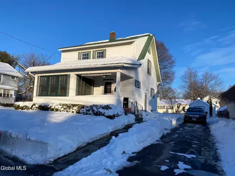 21 Vista Ave, Latham, NY 12110