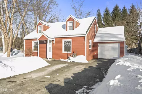 2 Hillside Dr, Wynantskill, NY 12198