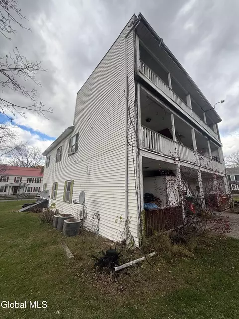 324 Speigletown Rd, Troy, NY 12182