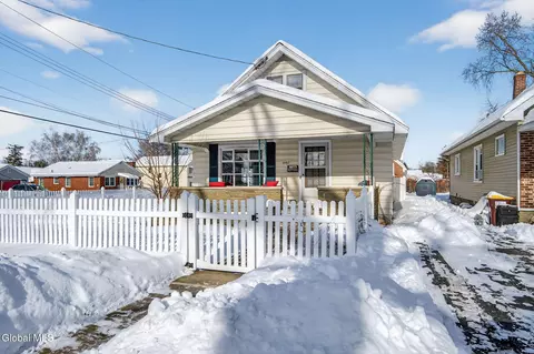 1087 Laura St, Schenectady, NY 12306