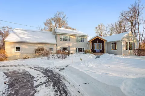 42 Wildwood Ln, Selkirk, NY 12158