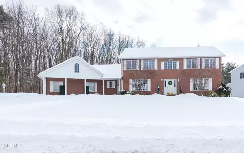 8 Malden Ln, Delmar, NY 12054