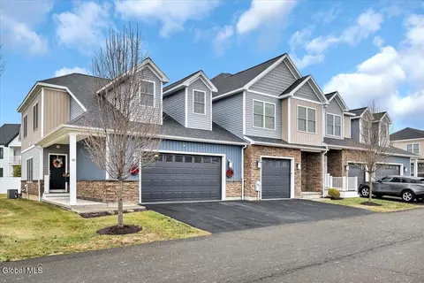 40 Stacey Way, Troy, NY 12180