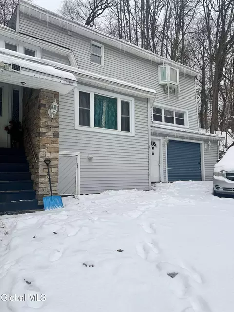 40 Northampton Rd, Amsterdam, NY 12010
