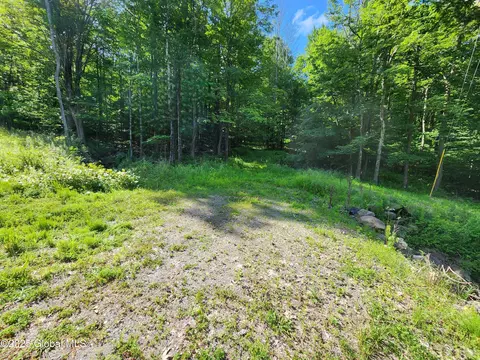 140 Roaser Rd, Sand Lake, NY 12153