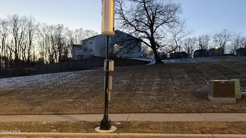 575 Lark Dr, Albany, NY 12210