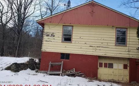 2961 Mariaville Rd, Rotterdam, NY 12306