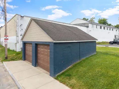 Exterior - 206 Front St, Schenectady, NY 12305 photo 4 of 5