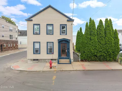 206 Front St, Schenectady, NY 12305