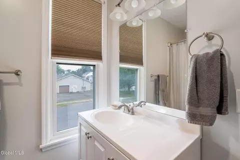 Bath - 7 Center St, Schenectady, NY 12302 photo 2 of 2