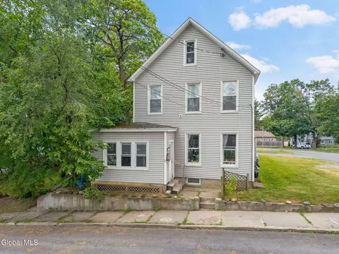 7 Center St, Schenectady, NY 12302