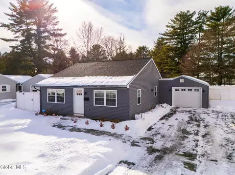 43 Hillcrest Ave, Queensbury, NY 12804