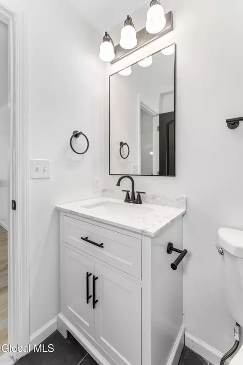 Bath - 36 Eton Dr, Slingerlands, NY 12159 photo 2 of 3