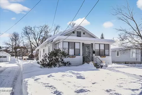 5 Bloomingdale Ave, East Greenbush, NY 12061