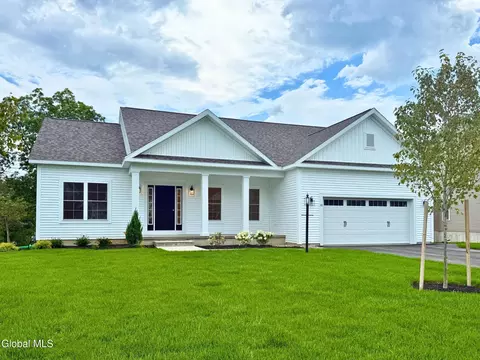 10 Espen Pl, Niskayuna, NY 12309