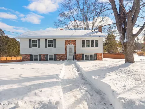 108 Crabapple Ln, Cobleskill, NY 12043