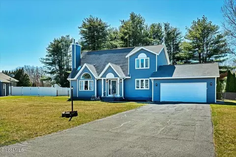 217 Long Meadow Ln, Schenectady, NY 12306