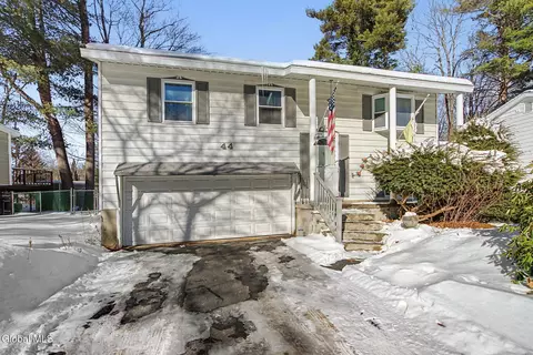 44 Curt Blvd, Saratoga Springs, NY 12866