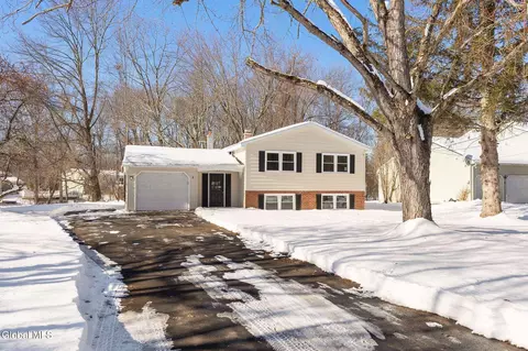 38 Greenridge Dr, Clifton Park, NY 12065