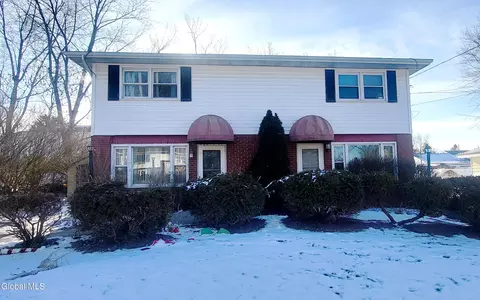 20 Quarry Dr, Albany, NY 12205