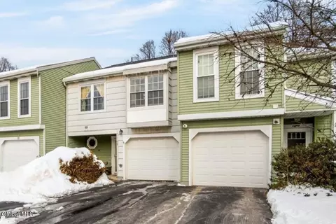 78 Meadowlark Dr, Cohoes, NY 12047