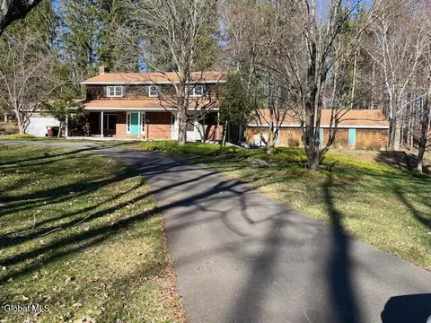 84 Climer Cir, West Sand Lake, NY 12196