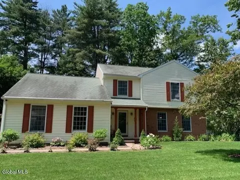 21 Fox Hollow Ln, Queensbury, NY 12804