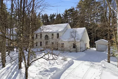 7 Bluebird Ct, Saratoga Springs, NY 12866