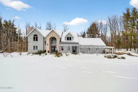 27 Indian Pipe Dr, Wynantskill, NY 12198