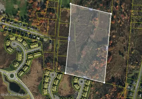 30 Landor Ln, Colonie, NY 12047