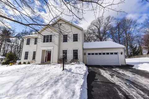 50 Jamison Dr, Clifton Park, NY 12065