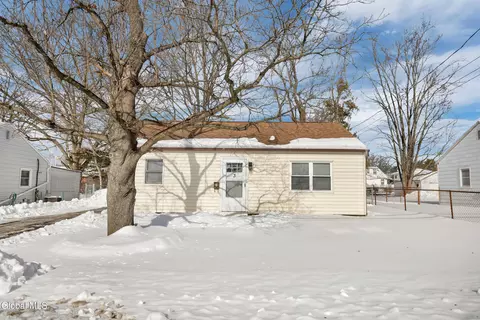 3 Miracle Ln, Albany, NY 12211