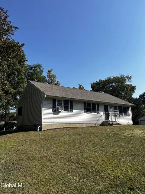 24 Clover Ave, East Greenbush, NY 12061