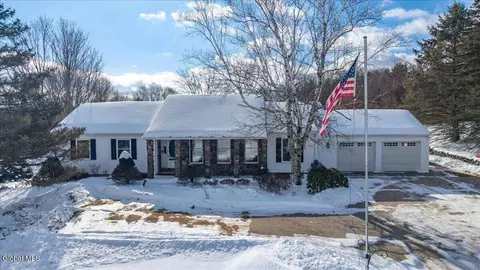 42 Vosburgh Rd, Mechanicville, NY 12118