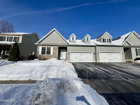 18 Forestbrook Dr, Ballston Lake, NY 12019