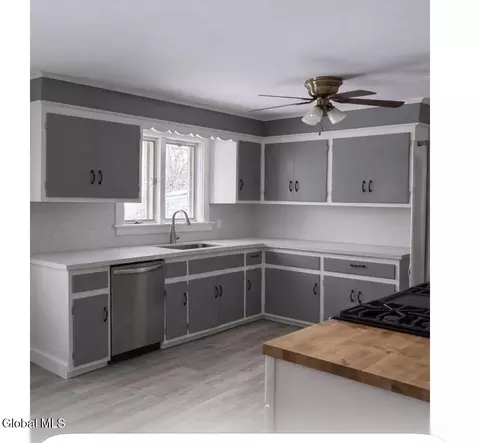 241 Sixteenth St, Schenectady, NY 12306 photo 4