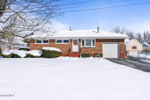 4 Bechard Ln, Waterford, NY 12188
