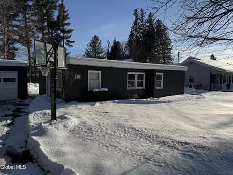 2940 W Lydius St, Schenectady, NY 12303