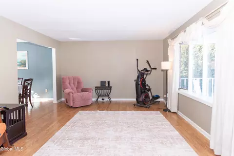 Living - 307 Debbie Dr, Schenectady, NY 12306 photo 2 of 3