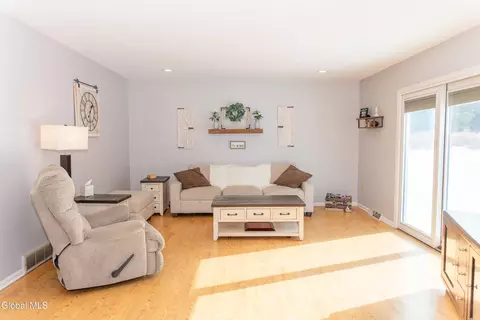 Living - 307 Debbie Dr, Schenectady, NY 12306 photo 3 of 3