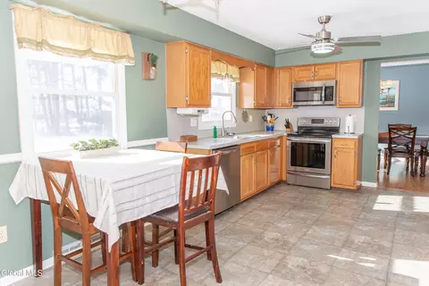 Kitchen - 307 Debbie Dr, Schenectady, NY 12306 photo 3 of 3