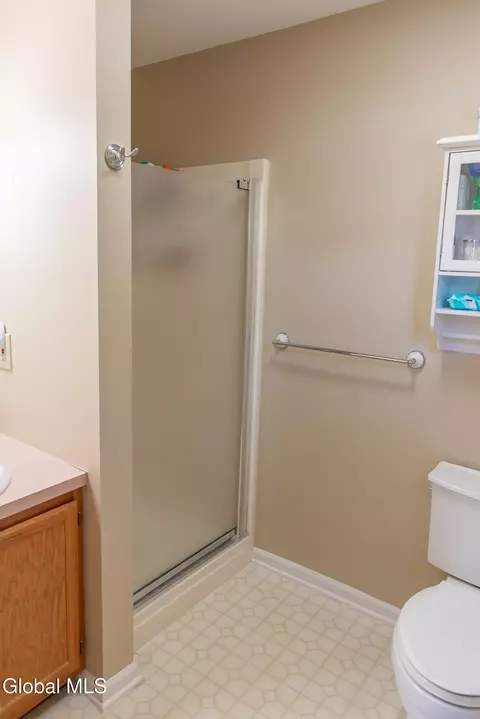 Bath - 307 Debbie Dr, Schenectady, NY 12306 photo 5 of 5