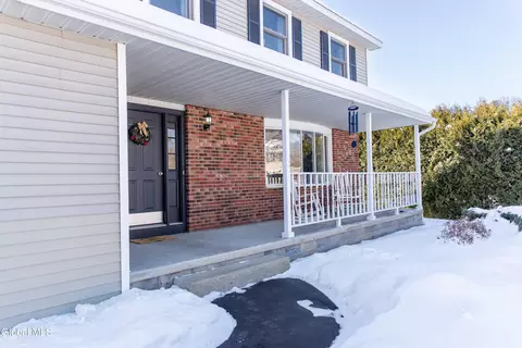 Exterior - 307 Debbie Dr, Schenectady, NY 12306 photo 2 of 5