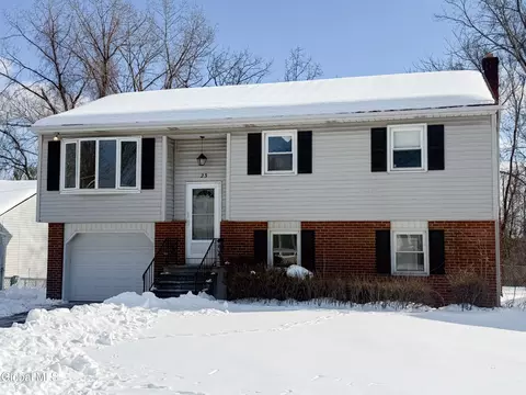 23 Daniel St, Rensselaer, NY 12144