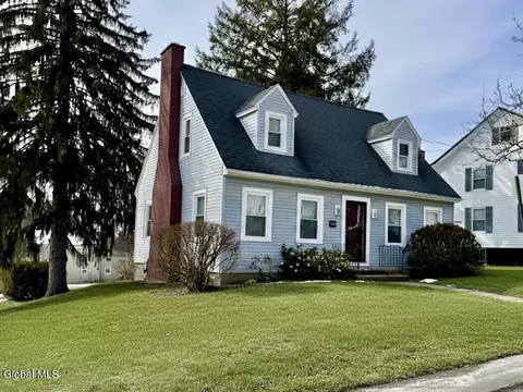 110 E Montgomery St, Johnstown, NY 12095