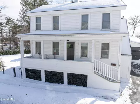 36 Ash St, Saratoga Springs, NY 12866